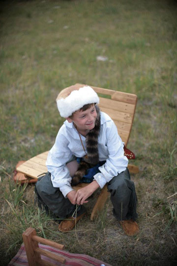 Boy in coonskin cap